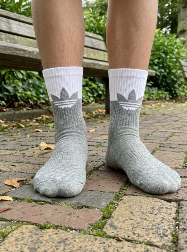 Tenis Adidas logo gris