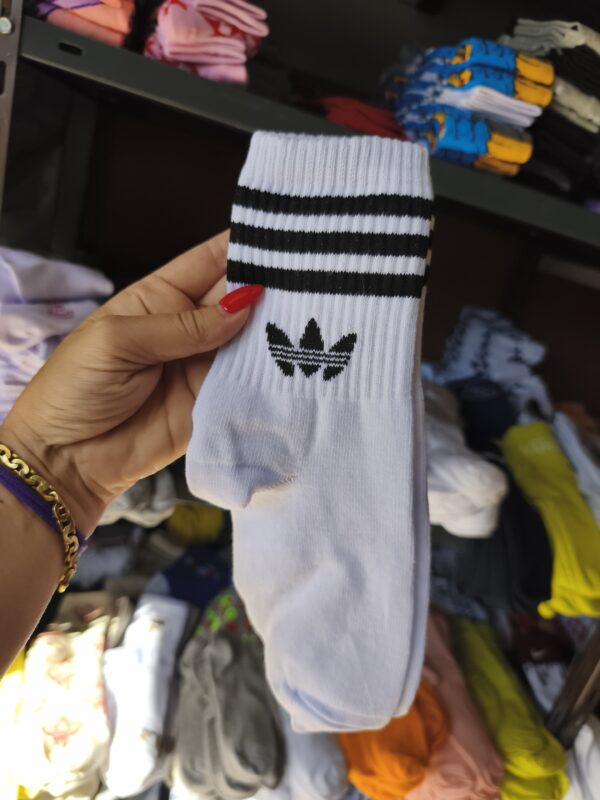 Tenis Adidas blanca rayas negras