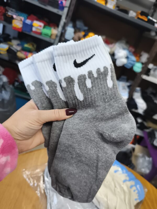 Tenis Nike mancha gris