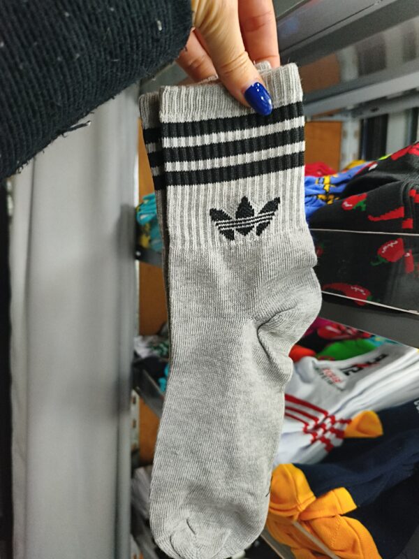Tenis Adidas gris y negro