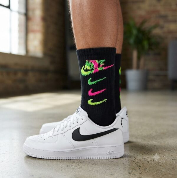 Tenis Nike negra pipas colores